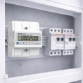 Qoltec Trójfazowy elektroniczny licznik z resetem | miernik zużycia energii na szynę DIN | 400V | 100A | LCD | LED | 4P
